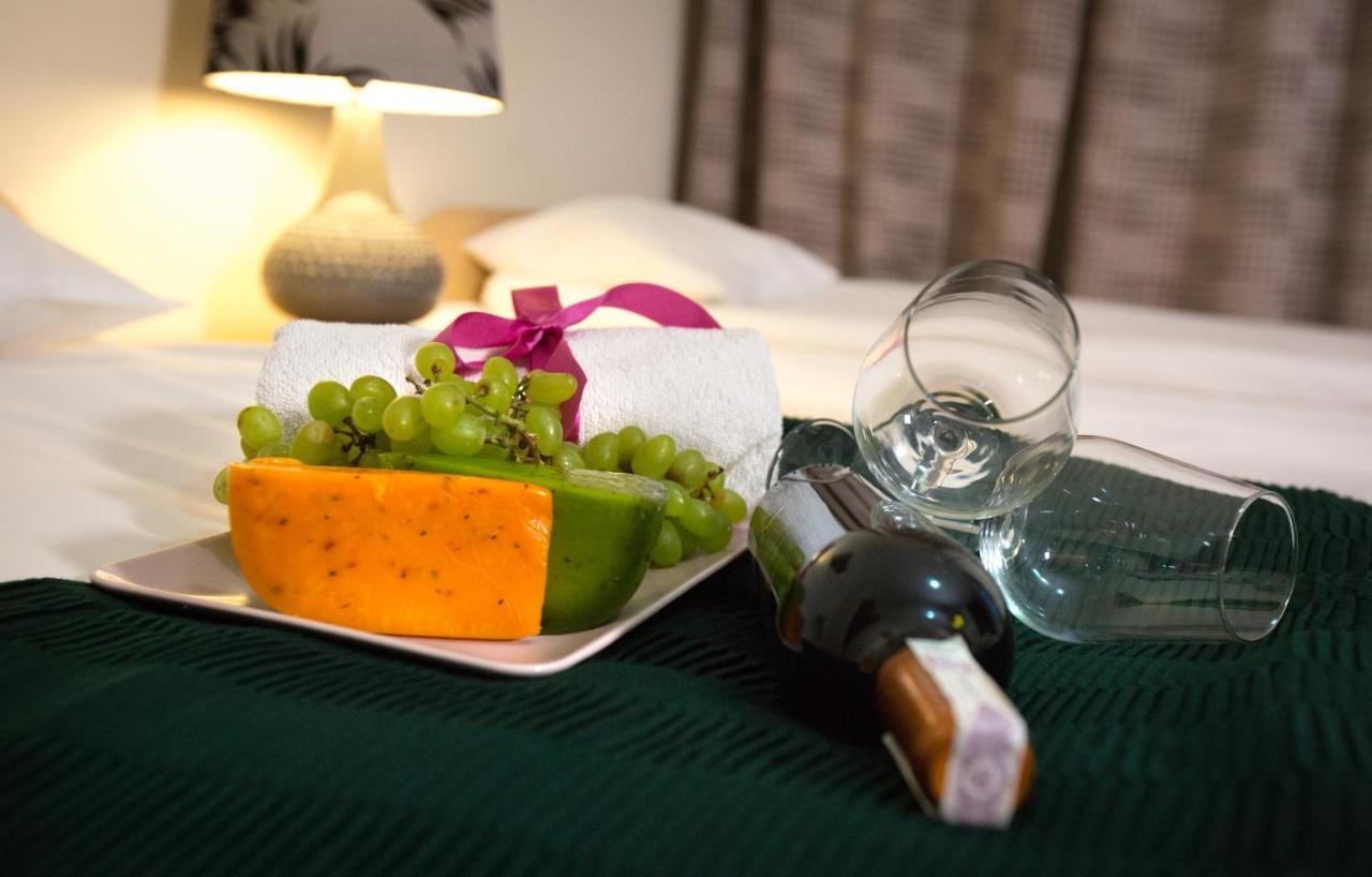Pcd Aparthotel Wola Warschau Buitenkant foto