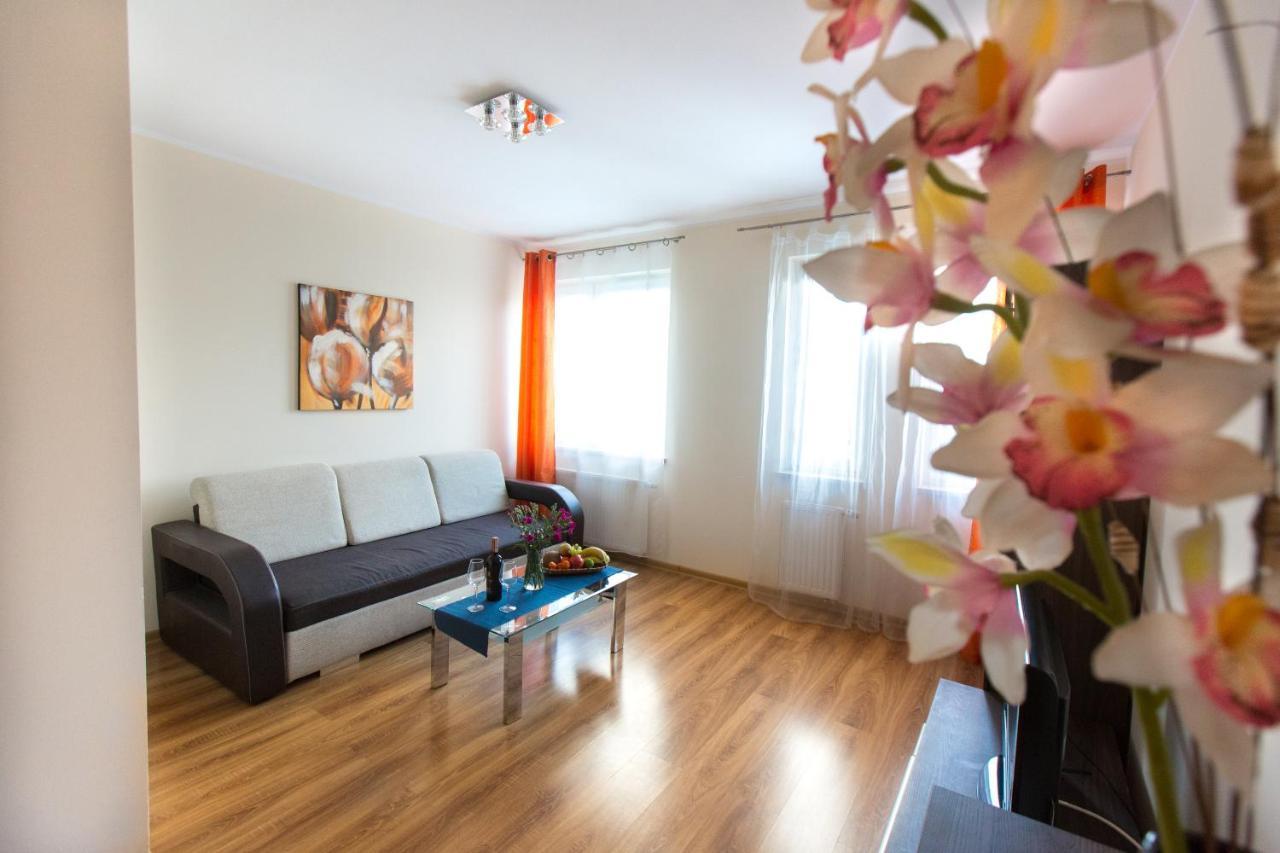 Pcd Aparthotel Wola Warschau Buitenkant foto