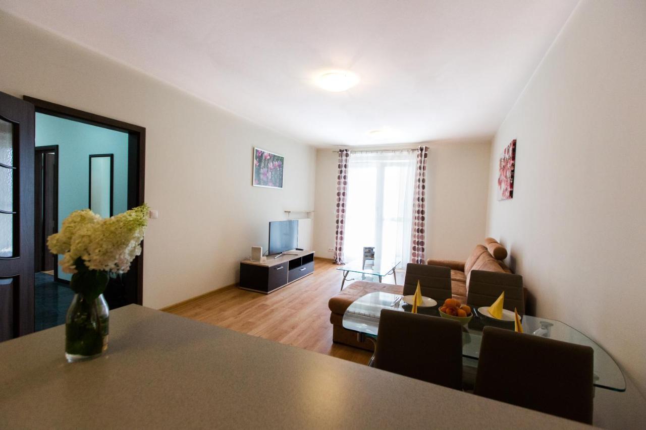 Pcd Aparthotel Wola Warschau Buitenkant foto